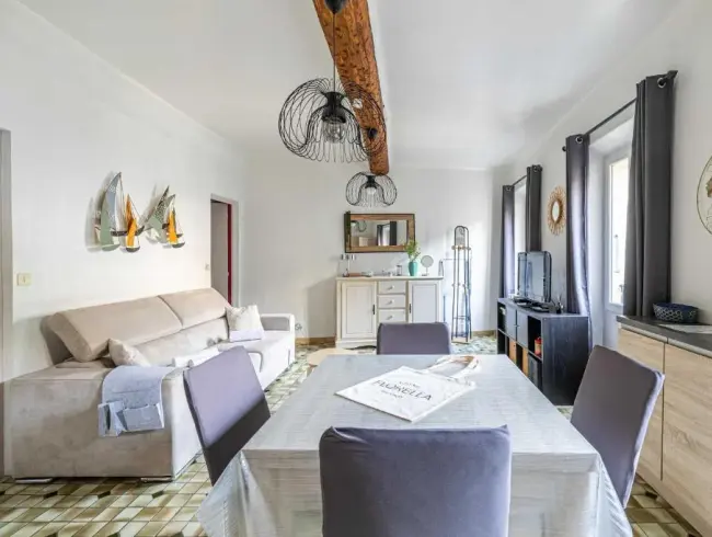 Bright Apartment Steps from Forville Market in Cannes