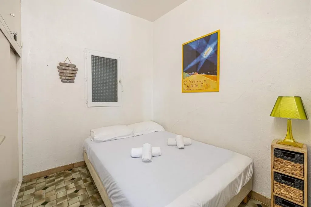Bright Apartment Steps from Forville Market in Cannes