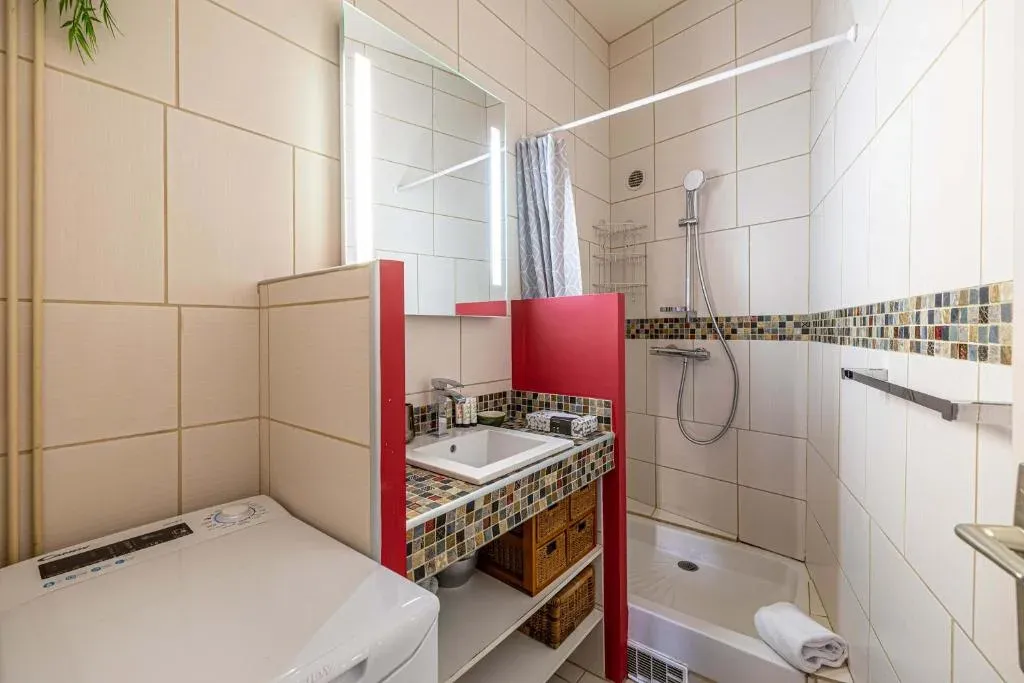 Bright Apartment Steps from Forville Market in Cannes