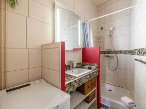 Bright Apartment Steps from Forville Market in Cannes