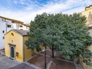 Bright Apartment Steps from Forville Market in Cannes