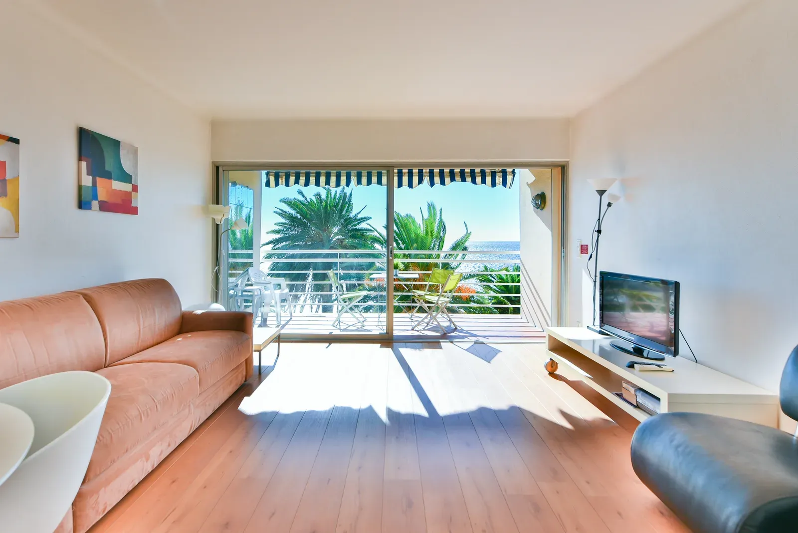 Sea View Apartment Near Midi Beaches in Cannes