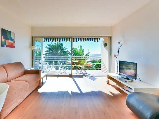 Sea View Apartment Near Midi Beaches in Cannes