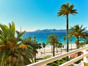Sea View Apartment Near Midi Beaches in Cannes