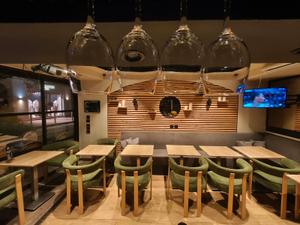 Café-Restaurant in the Heart of Cannes for Business Events