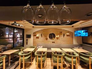 Café-Restaurant in the Heart of Cannes for Business Events