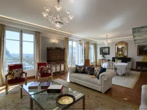 Appartement d'exception à Paris avec vue sur la Tour Eiffel