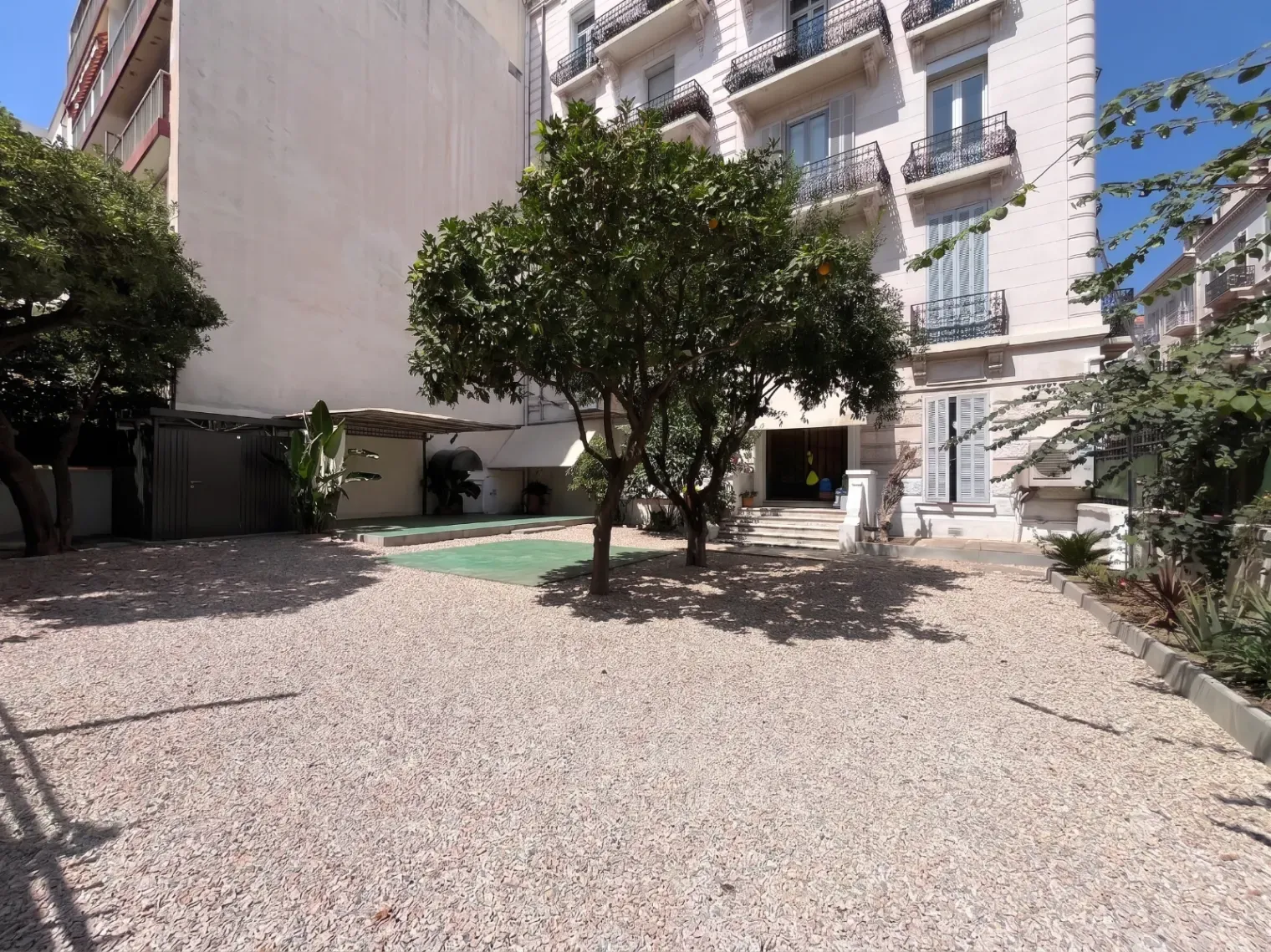 Jardin à Cannes : Un Oasis Intime pour Événements d'Entreprise