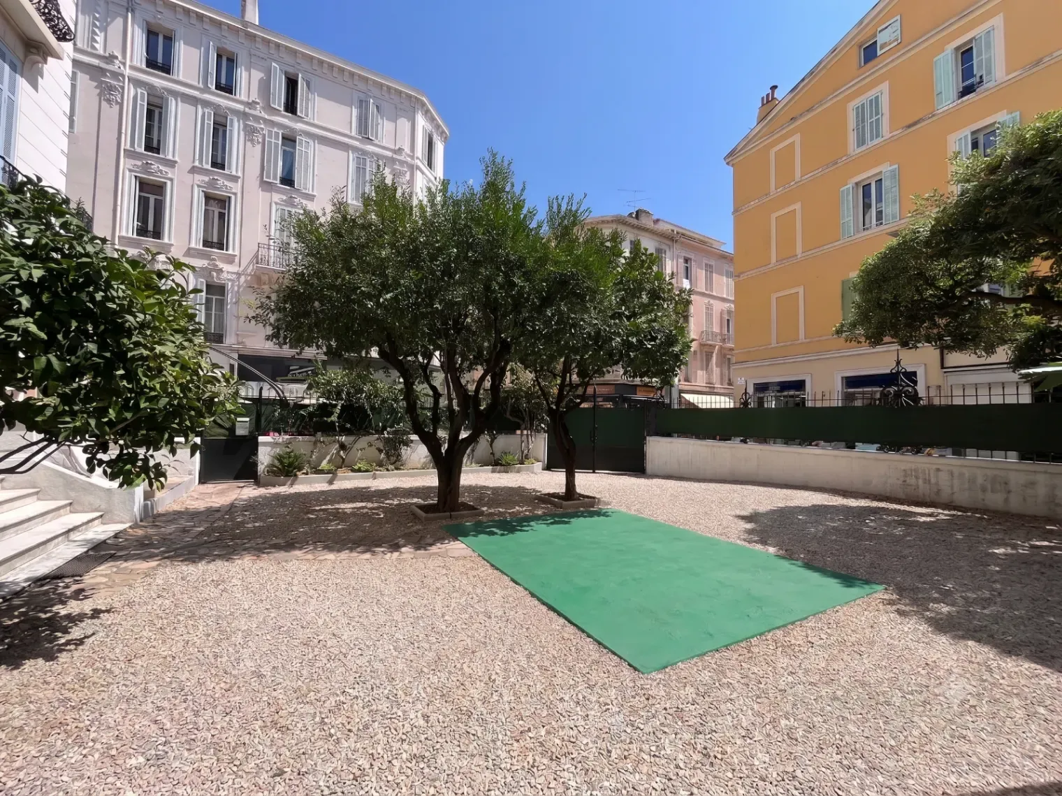 Jardin à Cannes : Un Oasis Intime pour Événements d'Entreprise