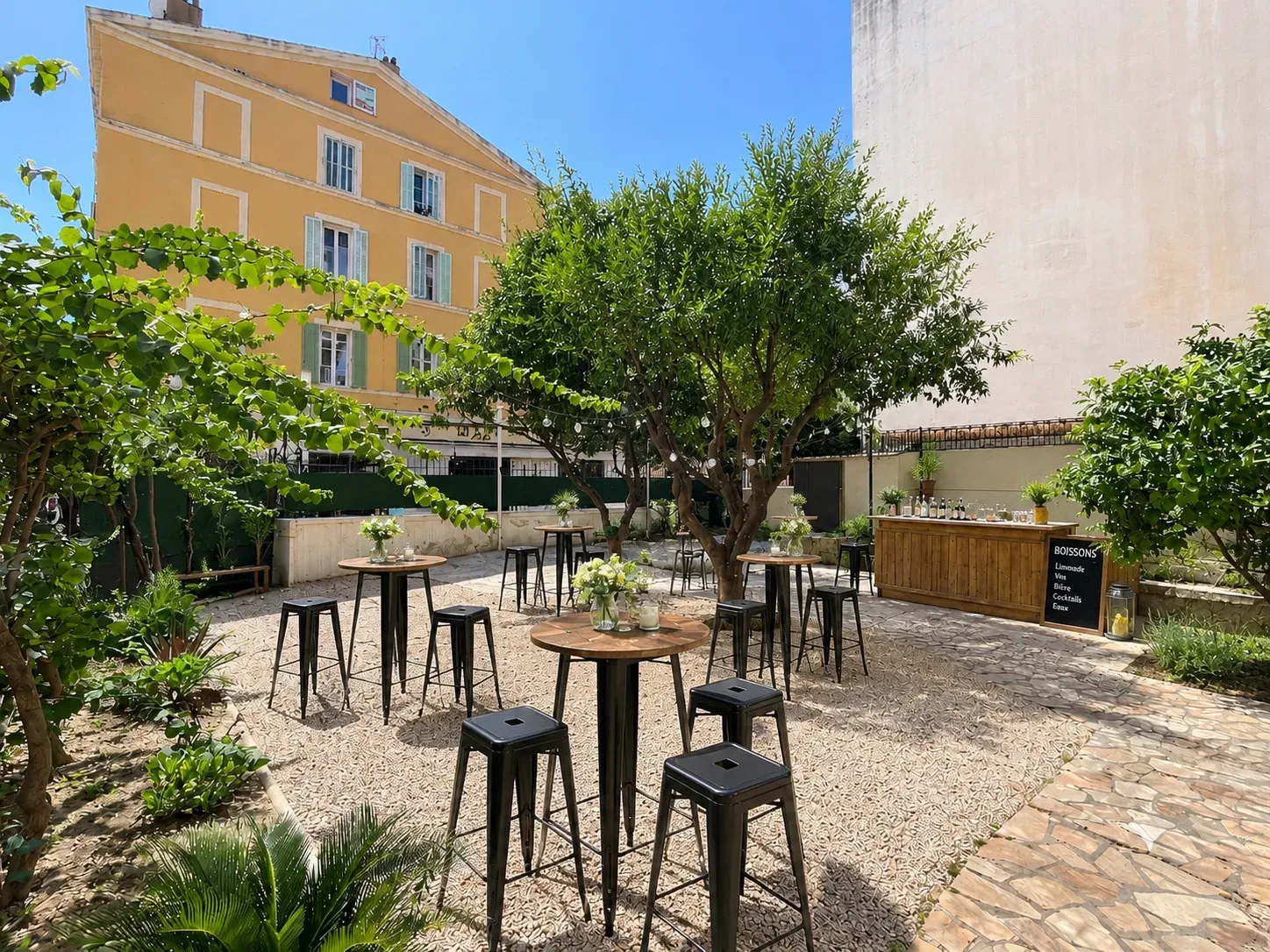 Jardin à Cannes : Un Oasis Intime pour Événements d'Entreprise