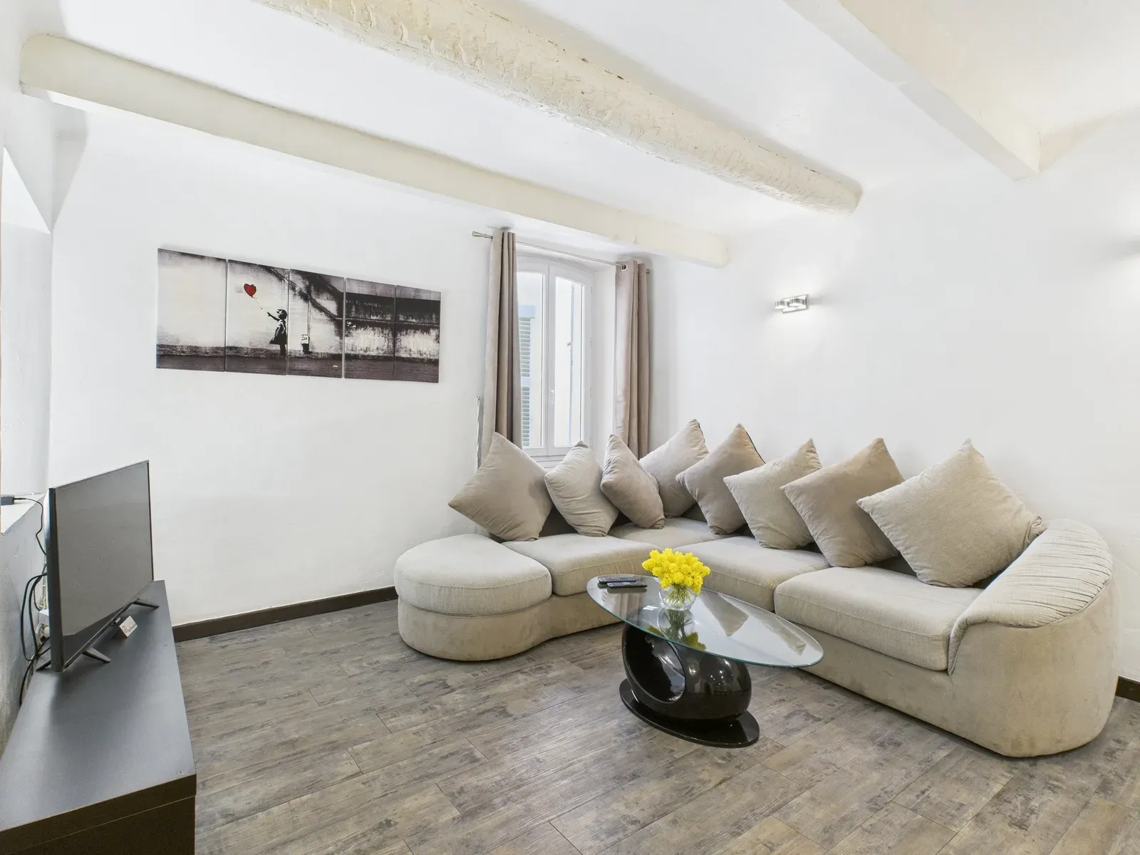 Traditional 5-Bedroom Townhouse in Old Town Cannes