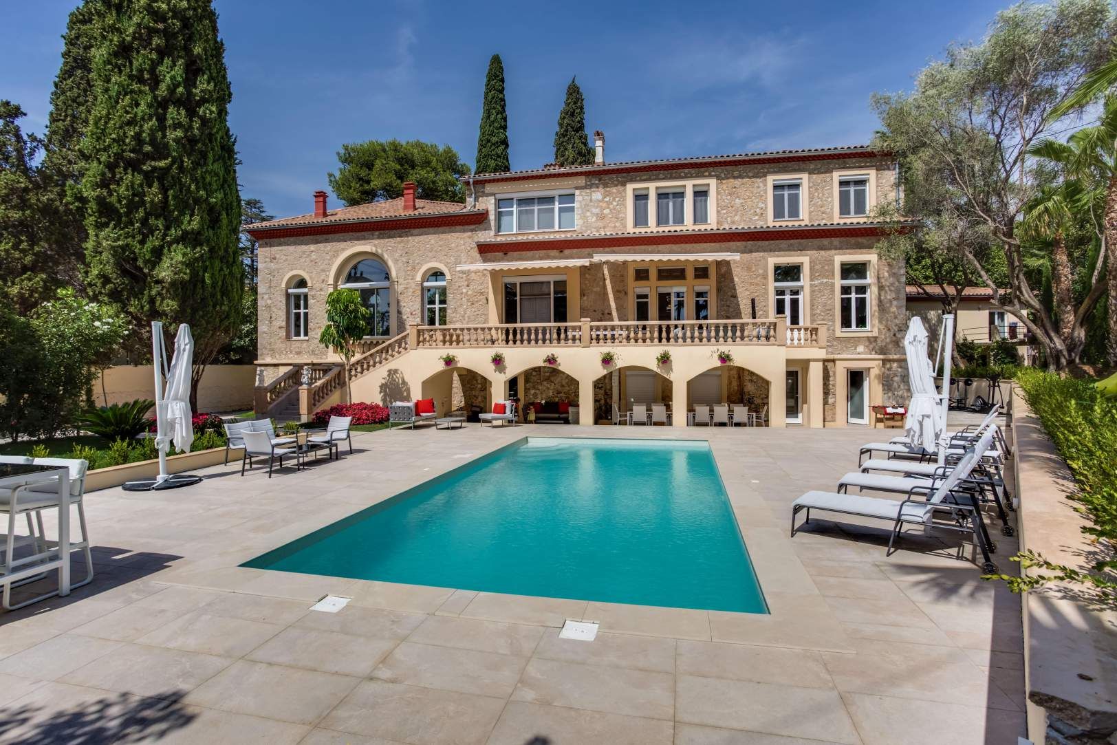 Elegant Mediterranean Villa for Events Near Cannes