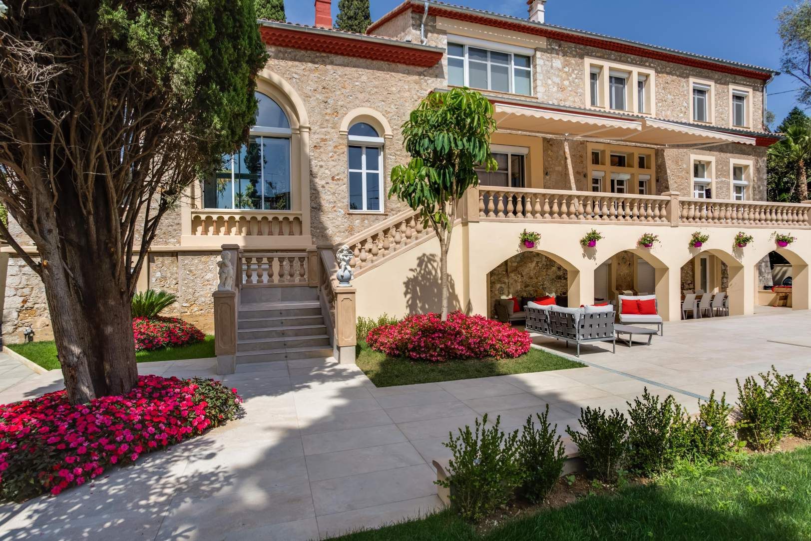 Elegant Mediterranean Villa for Events Near Cannes