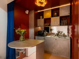 Margaux Derhy Studio: Flexible Event Space in Paris 10th