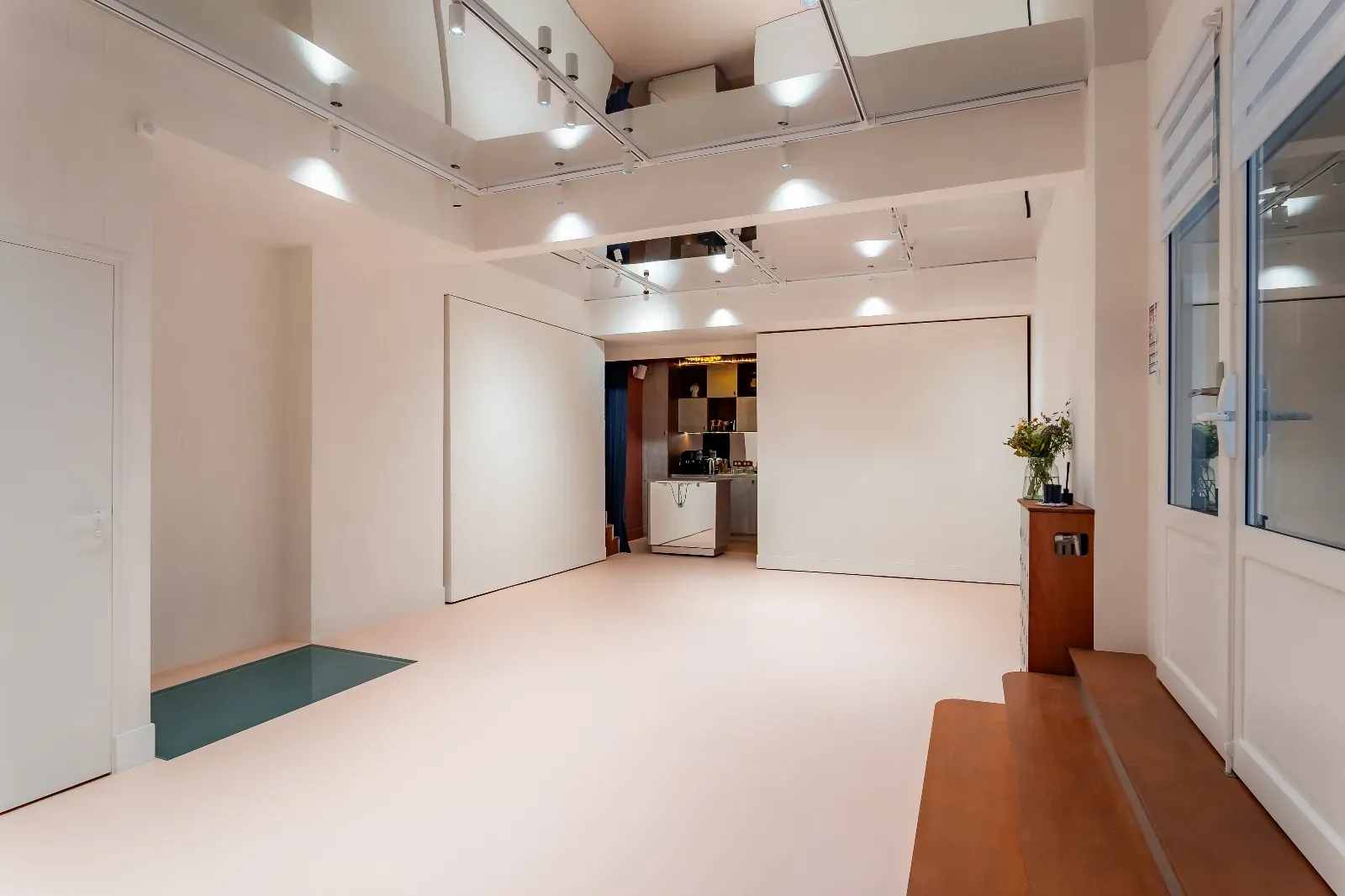 Margaux Derhy Studio: Flexible Event Space in Paris 10th