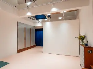 Margaux Derhy Studio: Flexible Event Space in Paris 10th
