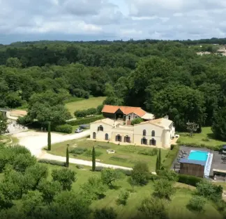 Lieu d'Exception près de Bordeaux avec 20 Hectares de Nature