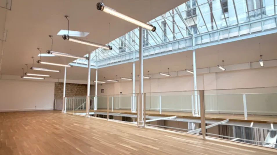 Espace événementiel polyvalent de 450m² avec verrière de 8m à Paris 11