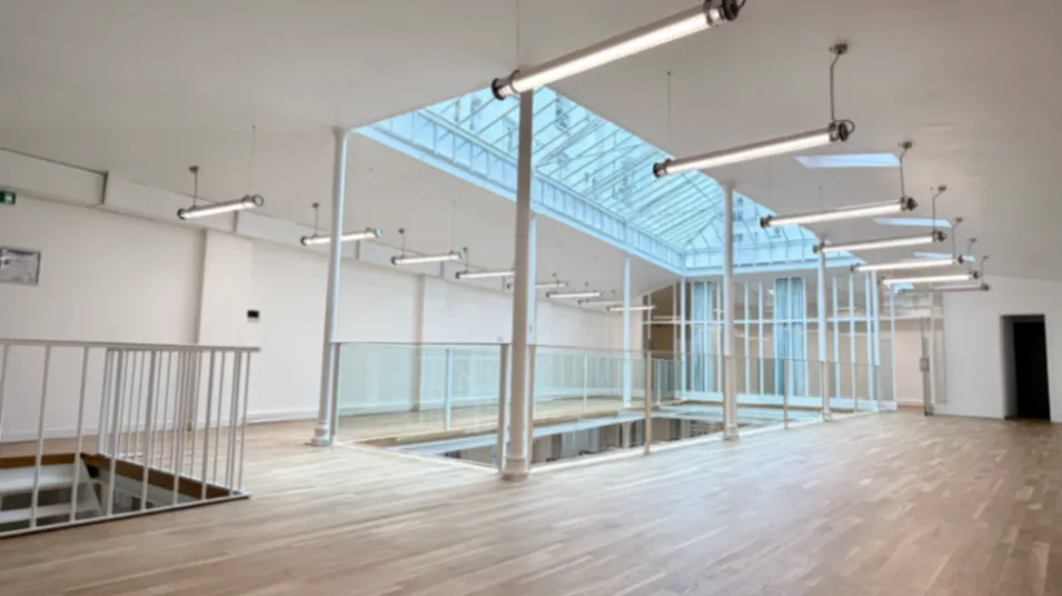 Espace événementiel polyvalent de 450m² avec verrière de 8m à Paris 11