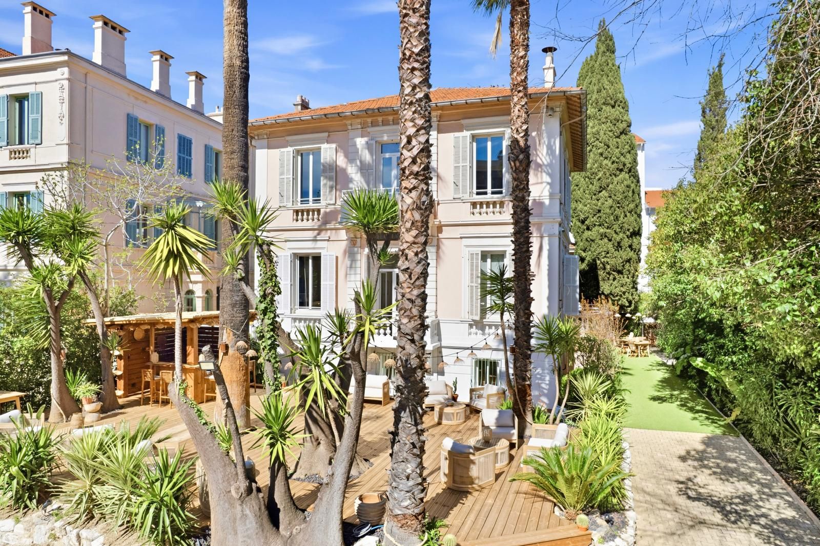 Charming Hotel with Terrace & Conference Room in Cannes