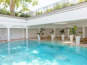 Lieu d'exception pour événements à Nogent-sur-Marne avec piscine et jardin