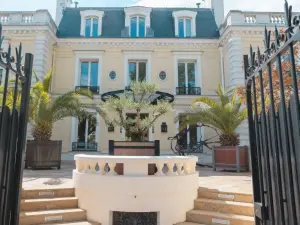 Lieu d'exception pour événements à Nogent-sur-Marne avec piscine et jardin