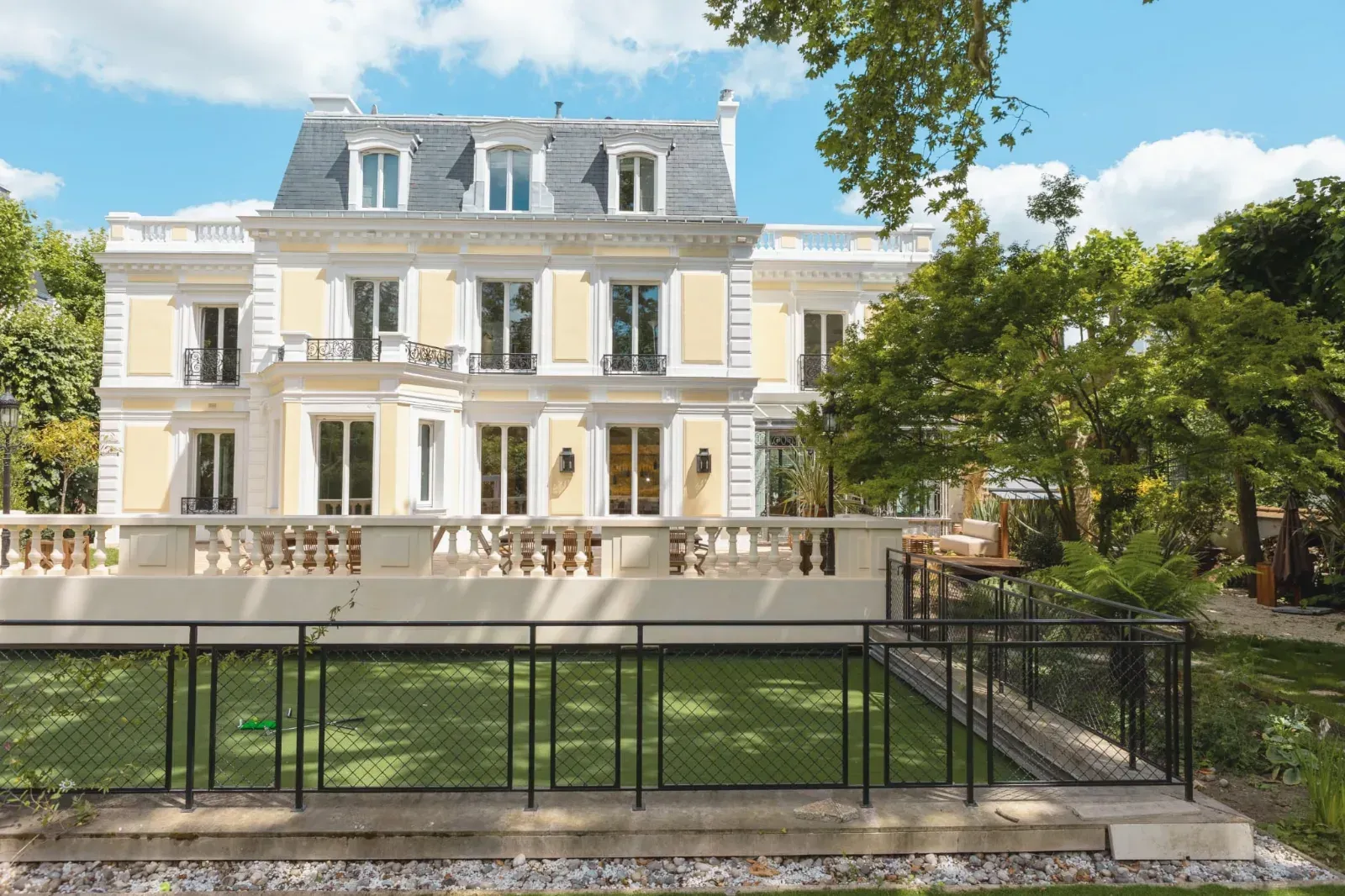 Exceptional Event Venue in Nogent-sur-Marne with Pool & Garden