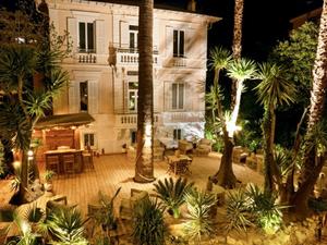 Boutique Hotel with Outdoor Terrace and Bar in Cannes