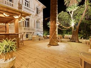 Boutique Hotel with Outdoor Terrace and Bar in Cannes