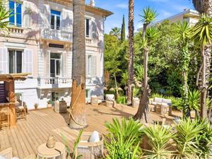 Boutique Hotel with Outdoor Terrace and Bar in Cannes