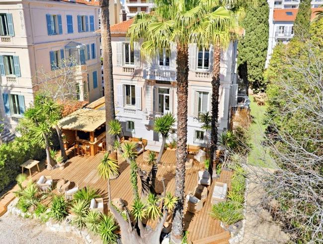 Boutique Hotel with Outdoor Terrace and Bar in Cannes