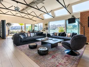 Houseboat Venue in Paris: Unique Event Space with Seine Views