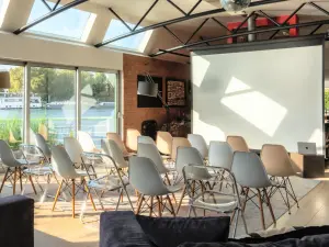Houseboat Venue in Paris: Unique Event Space with Seine Views