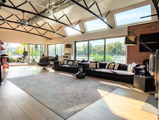 Houseboat Venue in Paris: Unique Event Space with Seine Views