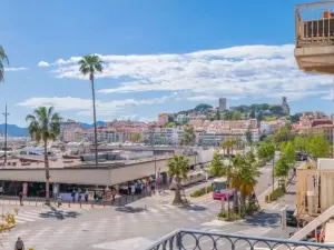 Chic 2-Bedroom Apartment on the Croisette – Cannes