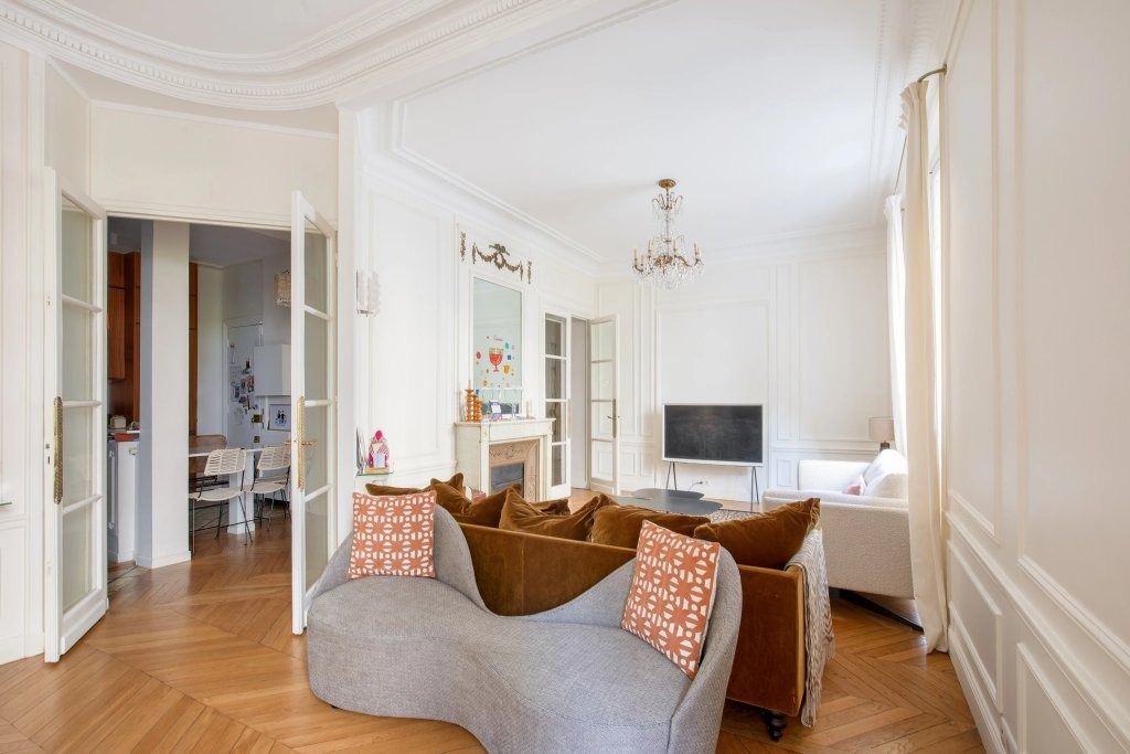Appartement familial rénové de 130 m² avec lumière naturelle à Passy, Paris 16e