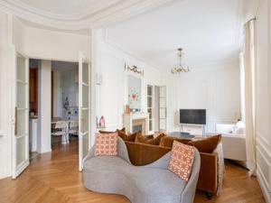 Appartement familial rénové de 130 m² avec lumière naturelle à Passy, Paris 16e