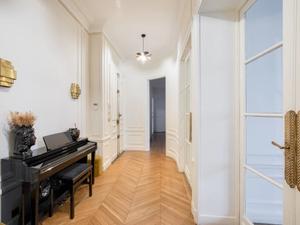 Appartement familial rénové de 130 m² avec lumière naturelle à Passy, Paris 16e