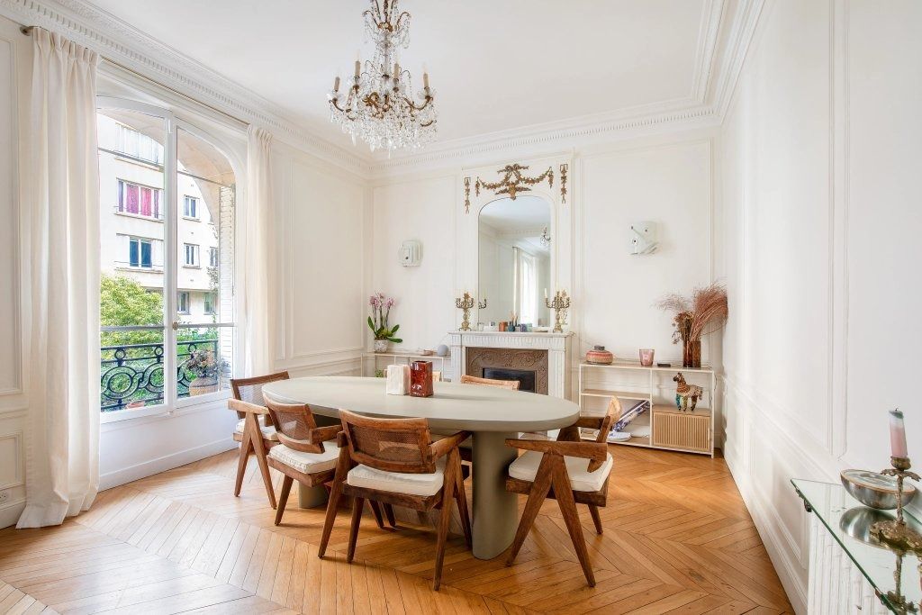 Appartement familial rénové de 130 m² avec lumière naturelle à Passy, Paris 16e
