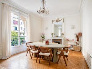 Appartement familial rénové de 130 m² avec lumière naturelle à Passy, Paris 16e