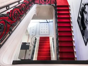 Elegant 1900s Townhouse in Paris's Golden Triangle | Native Spaces