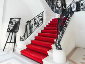 Elegant 1900s Townhouse in Paris's Golden Triangle | Native Spaces
