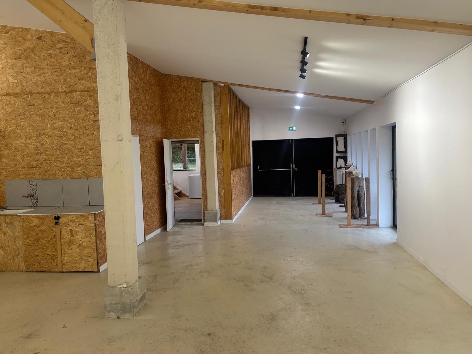 Galerie de 120 m² à Sadirac — Espace événementiel polyvalent dans un domaine