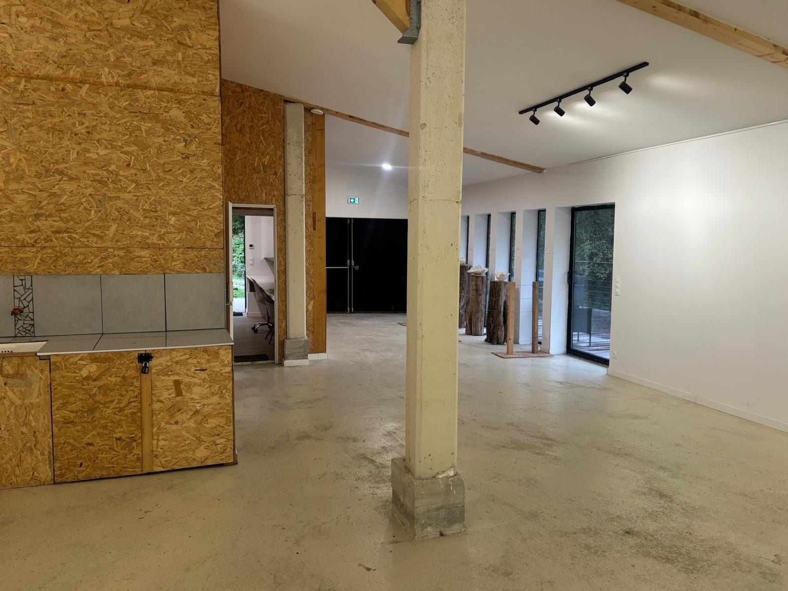 Galerie de 120 m² à Sadirac — Espace événementiel polyvalent dans un domaine