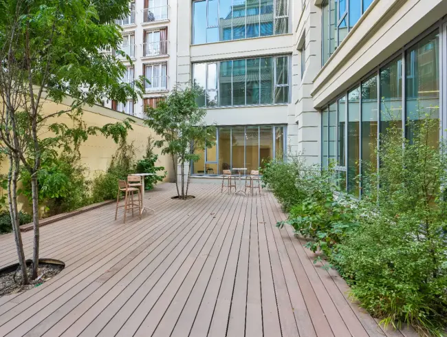 Patio extérieur pour cocktails et événements d'entreprise à Paris