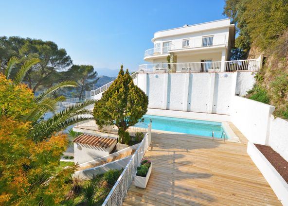 Beautiful villa with private terrace, swimming pool and tennis court