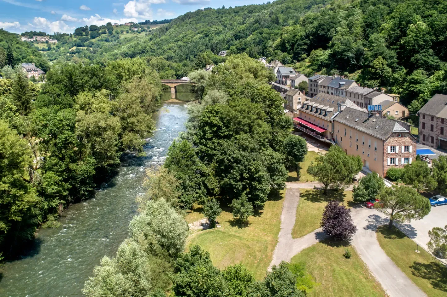 Hôtel familial au bord du Lot — Banassac, Lozère