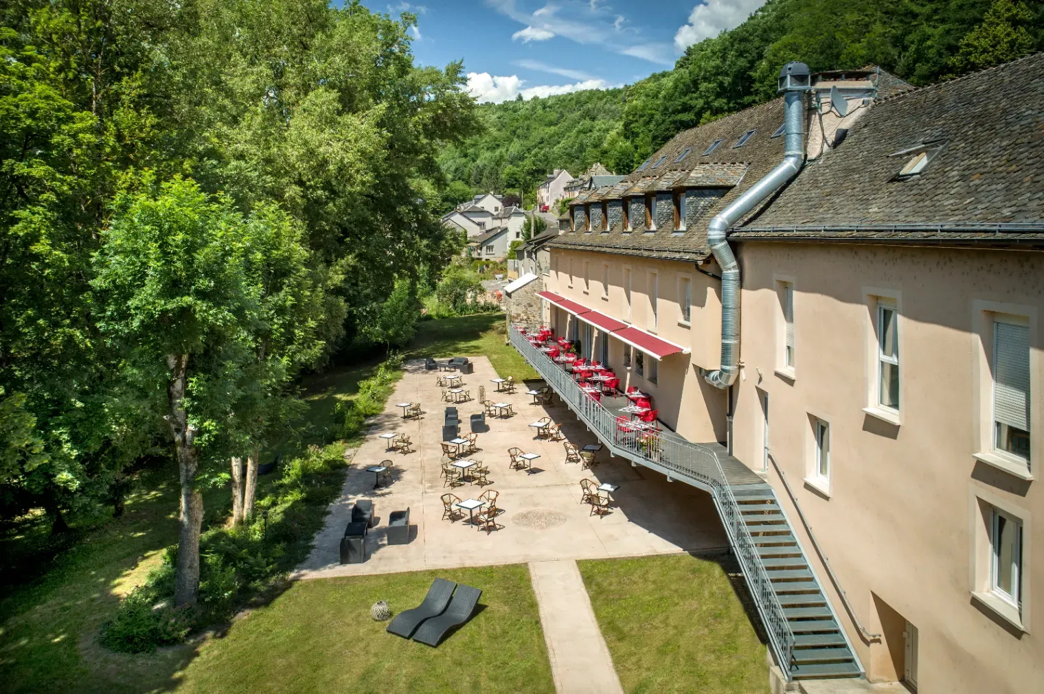 Hôtel familial au bord du Lot — Banassac, Lozère