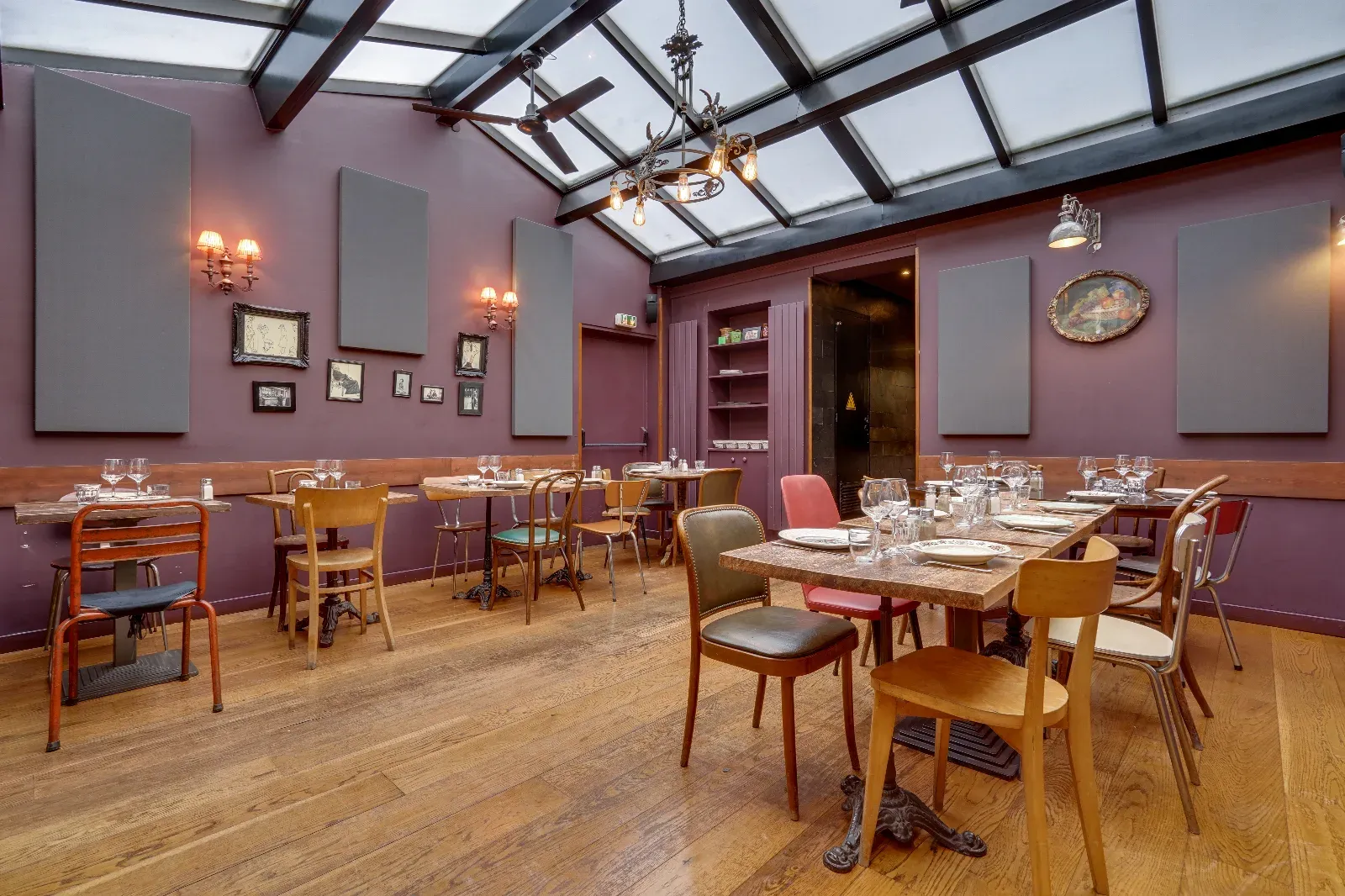 Bistro Parisien Chaleureux pour Événements d'Entreprise dans le 17e