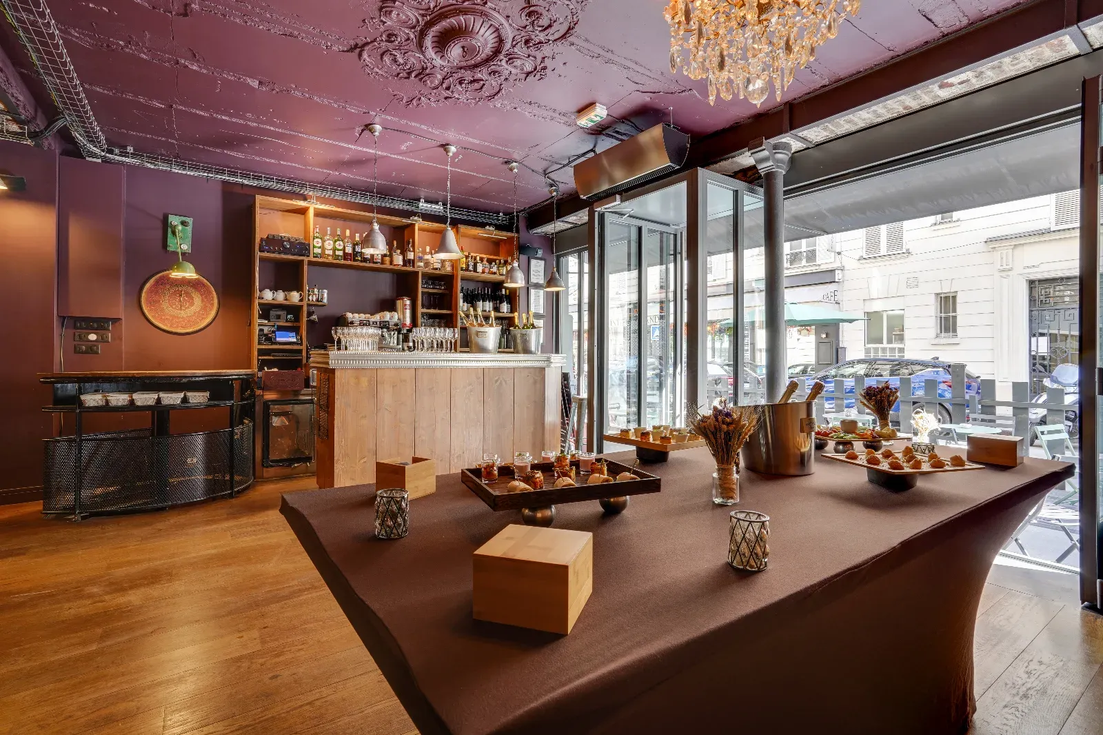 Bistro Parisien Chaleureux pour Événements d'Entreprise dans le 17e
